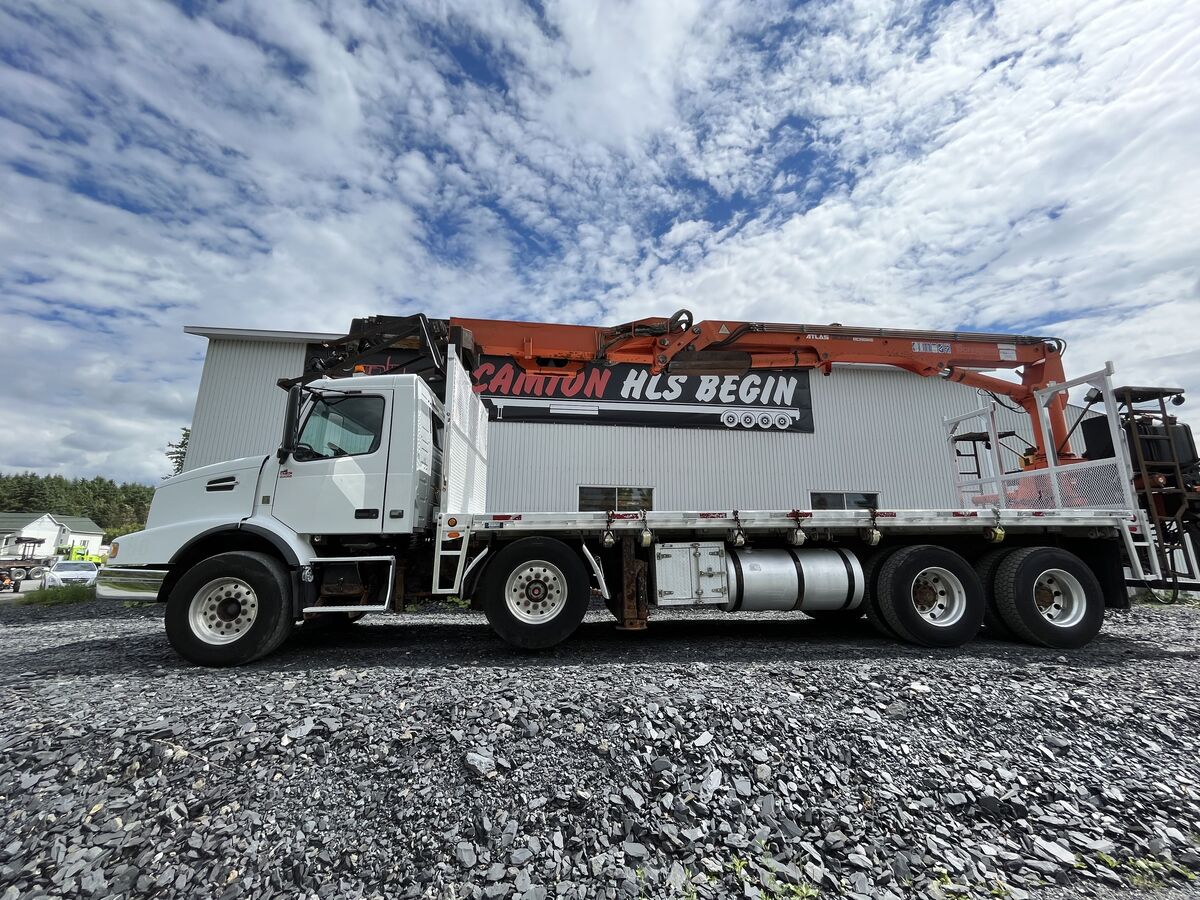 <p>SP&Eacute;CIFICATIONS - CAMIONS :<br /> <br /> # STOCK : M2726<br /> ANN&Eacute;E : 2009<br /> MARQUE : VOLVO<br /> MOD&Egrave;LE : VHD<br /> COULEUR EXT&Eacute;RIEURE : BLANC<br /> COULEUR INT&Eacute;RIEURE : GRIS<br /> KILOM&Eacute;TRAGE BODY :<br /> KILOM&Eacute;TRAGE MOTEUR : 403,866 KM<br /> NOMBRE D'HEURES : 16,703 HRES<br /> MOTEUR : D13<br /> PUISSANCE : 485 HP<br /> COUPLE : 1670 LIVRES/PIEDS<br /> FREINS JACOB : OUI<br /> FREINS : &Agrave; AIR, &Agrave; TAMBOUR<br /> ROUES AVANT : ALUMINIUM<br /> ROUES ARRI&Egrave;RE : ALUMINIUM 22.5x8.25<br /> PNEUS AVANT : 385/65R22.5<br /> PNEUS ARRI&Egrave;RE : 11R22.5<br /> TRANSMISSION : ATO2512C I-SHIFT<br /> ESSIEU AVANT : 37,480 LBS (18,740 LBS X 2)<br /> ESSIEU ARRI&Egrave;RE : 46,000 LBS<br /> SUSPENSION : &Agrave; AIR, HENDRICKSON PRIMAAX<br /> TRACTION : FULL LOCK<br /> DIFF&Eacute;RENTIEL : RT46160<br /> RATIO : 3.91<br /> CH&Acirc;SSIS : DOUBLE<br /> &Eacute;CARTEMENT D'ESSIEUX : AVANT 112&rdquo;, ARRI&Egrave;RE 54&rdquo;<br /> EMPATTEMENT : 302&rdquo;<br /> CA : 240&rdquo;<br /> PNVB : 83,480 LBS<br /> &Eacute;CHAPPEMENT : SIMPLE<br /> FILTREURS : INTERIEURS<br /> COUCHETTE : N/A<br /> CABINE : DAYCAB<br /> &Eacute;QUIPEMENT(S) :<br /> -BOOM ATLAS 300.2 A24 S/N 780 AVEC MANETTE &Agrave; DISTANCE<br /> -2E ESSIEU = ESSIEU RELEVABLE<br /> -DECK D&rsquo;ALUMINIUM 25 PIEDS<br /> SAAQ : REPARATIONS FAITES RESTE A CONFORMER<br /> PRIX : 90 000$</p>